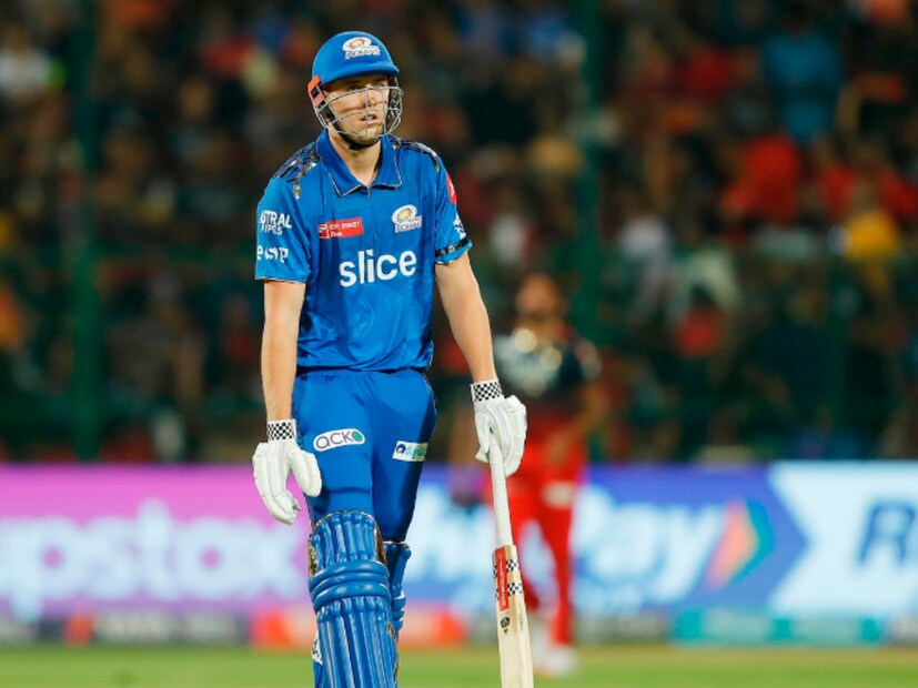 ২০২৩ আইপিএলে ক্যামেরন গ্রিনকে কেনার জন্যও রেকর্ড টাকা খরচ করেছিল মুম্বই ইন্ডিয়ান্স। ১৭.৫০ কোটিতে গ্রিনকে কেনে মুম্বই। যদিও এবার তাকে ছেড়ে দিয়েছে।