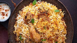 বিরিয়ানির মধ্যে ওটা কী! 