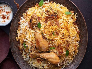 বিরিয়ানির মধ্যে ওটা কী! 