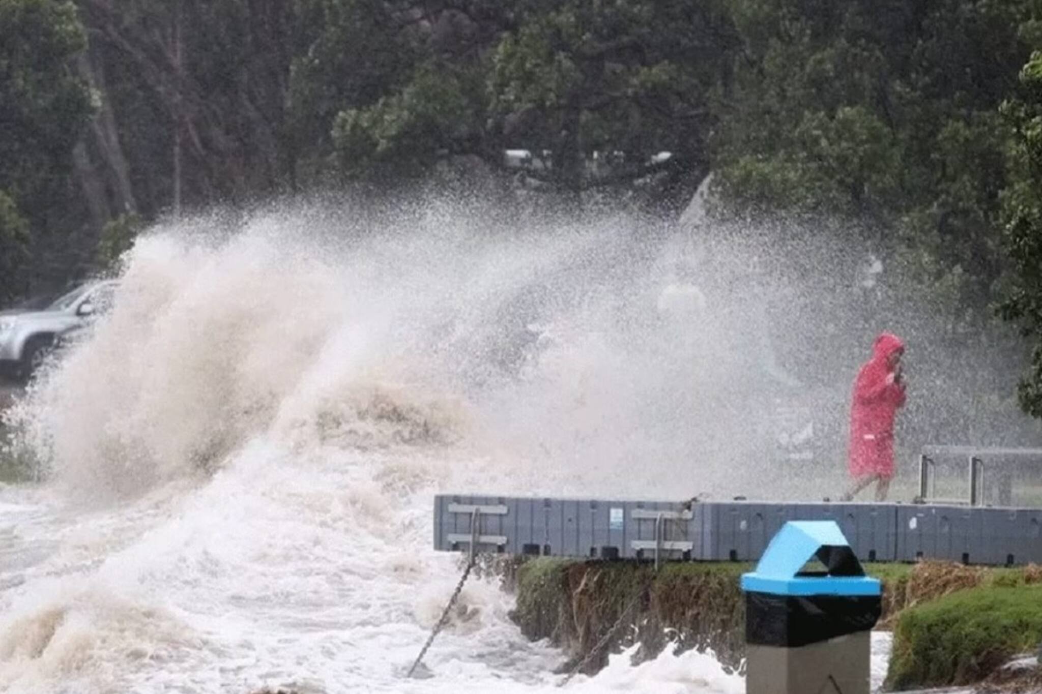 রাক্ষুসে গতি টাইফুন ‘গেরিট’এর, হাওয়ার গতি ১১০ কিমি. বন্ধ বিদ্যুৎ পরিষেবা