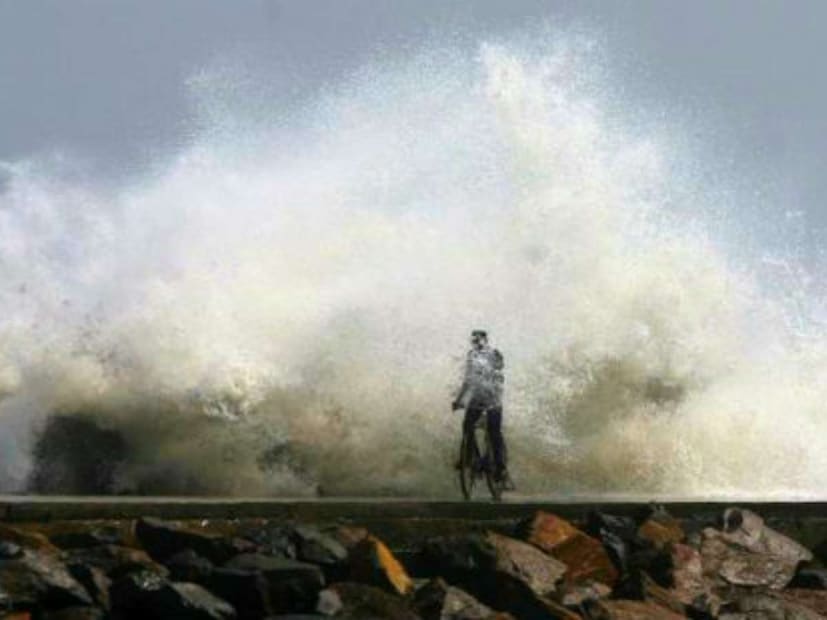 বঙ্গোপসাগরে ঘূর্ণিঝড় 'মিগজাউম'-এর আশংকা থাকায় এরইমধ্যে তামিলনাড়ু রাজ্য সরকার এবং কেন্দ্রীয় মন্ত্রকের বিভাগগুলি প্রস্তুতি পর্যালোচনার জন্য দফায় দফায় বৈঠক করেছে।