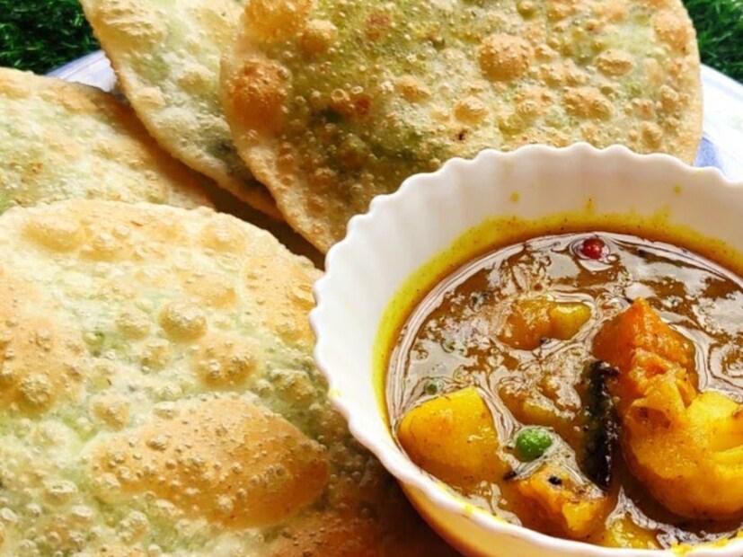 তার পাশাপাশি কড়াইশুঁটির কচুরিও কিন্তু অত্যন্ত উপাদেয় একটি পদ। শীতের নতুন আলুর দমের সঙ্গে এই কড়াইশুঁটির কচুরি একেবারে জমে যায়।