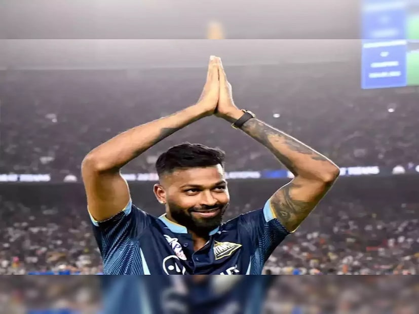 : এত লাফালাফি, ঝাঁপাঝাঁপি, এত আবেগের বিস্ফোরণ সবকিছু শেষ পর্যন্ত কোথায় গিয়ে দাঁড়াল! হার্দিক পান্ডিয়াকে নিয়ে এল মেগা আপডেট৷  ইন্ডিয়ান প্রিমিয়ার লিগের (আইপিএল ২০২৪ ) নতুন মরশুমে নতুন অধিনায়কের নেতৃত্বে খেলার কথার ছিল মুম্বই ইন্ডিয়ান্সের। ২০২৪  আইপিএলে অধিনায়কত্বের দায়িত্ব থাকবে হার্দিক পান্ডিয়ার হাতে। এই খবর নিয়ে নানারকম সমালোচনা হচ্ছিল৷ কেউ আবার প্রশংসা হচ্ছিল। এখন হঠাৎ করেই খবর, যে হার্দিক পান্ডিয়া আইপিএল ২০২৪ থেকে বাদ পড়তে পারেন।