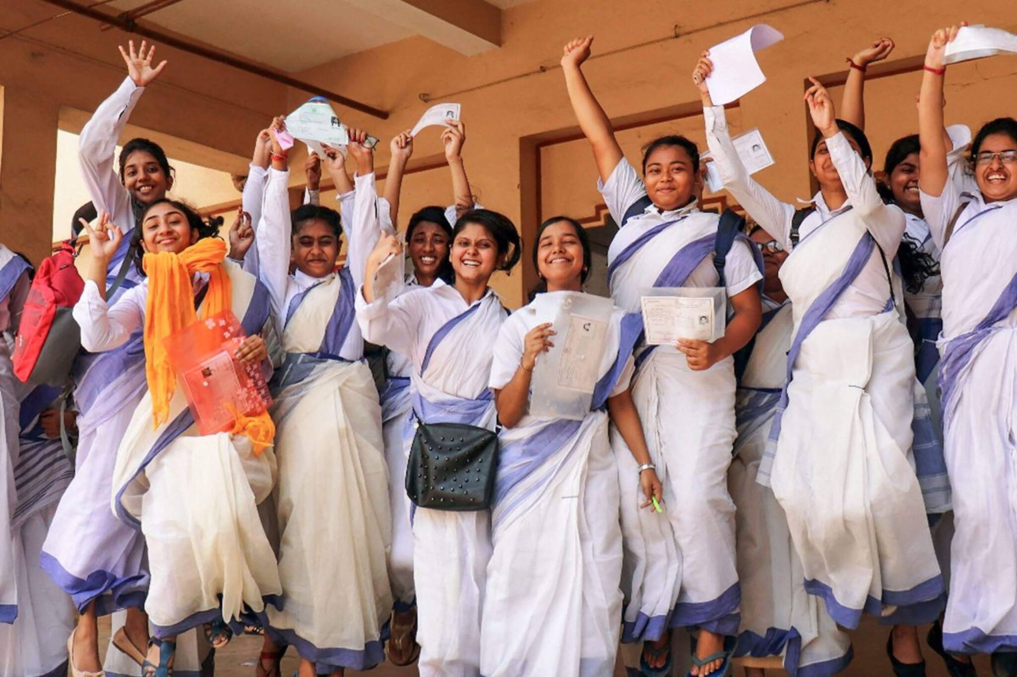 উচ্চমাধ্যমিক পড়ুয়াদের জন্য বড় খবর, বদলাচ্ছে সিলেবাস, বিস্তারিত জানাল সংসদ