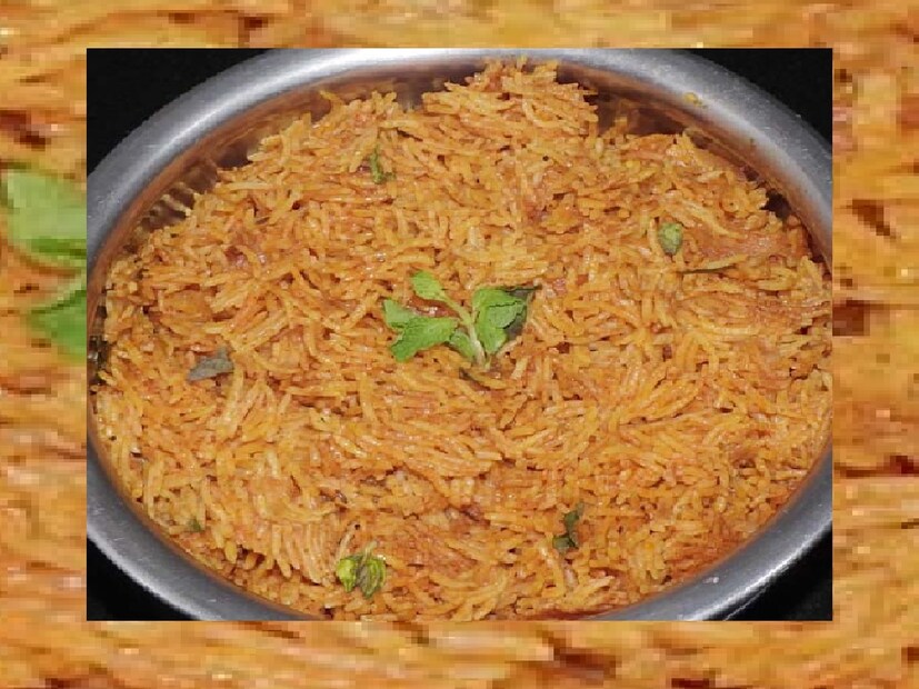প্রথমে দেখে নেওয়া যাক কী কী লাগবে—কুশকা বানাতে লাগবে, চাল, ঘি এক টেবিল চামচ, সাদা তেল, তেজপাতা, লবঙ্গ, দারুচিনি, আদা, গোলমরিচ, পেঁয়াজ, টমেটো, কাঁচালঙ্কা, জায়ফল, লবণ ডিমের সাদা অংশ, দই, এবং মশলা।