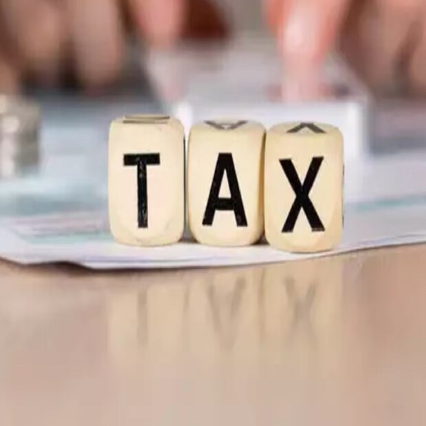 আপডেটেড ITR ভর্তি করার ডেডলাইন-

নতুন আর্থিক বছর ২০২২-২৩ অর্থাৎ অ্যাসেসমেন্ট ইয়ার ২০২৩-২৪-এর জন্য ইনকাম ট্যাক্স ফাইল করার ডেডলাইন ৩১ জুলাই ২০২৩ ছিল ৷ যাঁরা এই দিনের মধ্যে আইটিআর ফাইল করেনি তাঁধের লেট ফি-র সঙ্গে ৩১ ডিসেম্বর ২০২৩ এর মধ্যে আপডেটেড আইটিআর জমা করতে হবে ৷ 