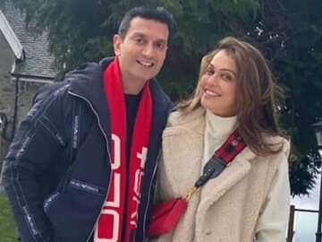 ছোট্ট মেয়েকে নিয়ে স্বামীগৃহ ত্যাগ অভিনেত্রী ইশা, ১৪বছরের বিয়ে ভাঙল তারকা দম্পতির