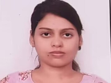 বিয়ের দিনেই কনের চাকরি, আনন্দে ভাসলেন বিয়েবাড়ির সকলে