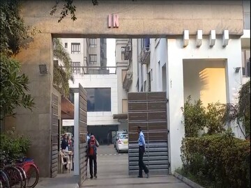 দুর্নীতি মামলায় তদন্ত চলছে। 