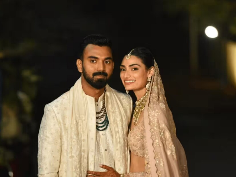 কেএল রাহুল: ভারতীয় দলের তারকা উইকেটরক্ষক ব্যাটসম্যান কেএল রাহুল বলিউড অভিনেত্রী আথিয়া শেট্টিকে ২০২৩ সালের ২৩ জানুয়ারি বিয়ে করেন। বলিউড অভিনেতা সুনীল শেঠির মেয়ে আথিয়া। বিয়েতে রাজকীয় অনুষ্ঠানেপ আয়োজন করা হয়।