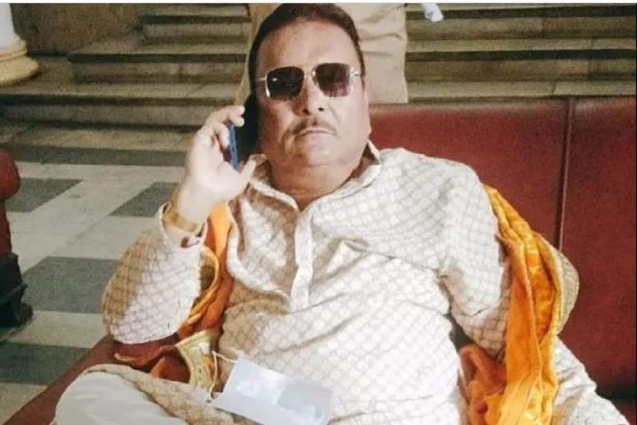 হাসপাতালের বেডেই কাঁধের হাড় ভাঙলেন মদন! এসএসকেএম হাসপাতালে বিপত্তি