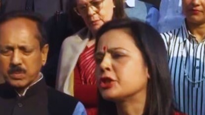 সংসদ থেকে বহিষ্কারের পর মহুয়া মৈত্র৷ সংসদ থেকে বহিষ্কারের পর মহুয়া মৈত্র৷