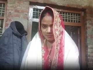মালাবদলের সময় ঠিক ভাবে দাঁড়াতে পারছিলেন না বর; মঞ্চ থেকে সটান নেমে গিয়ে বিয়ে করতে বেঁকে বসলেন কনে