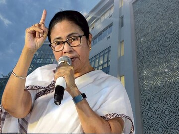 ‘সমালোচনা করি, নিজেদের গর্ব বোধ করি না’! বিধানসভা মিউজিয়ামের উদ্বোধনে আবেগতাড়িত মমতা বন্দোপাধ্যায়
