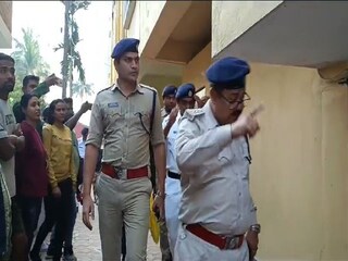 ঘটনাস্থলে যান বিধাননগরের পুলিশ কমিশনার গৌরব শর্মা৷ 