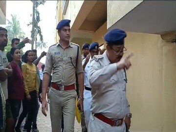 ঘটনাস্থলে যান বিধাননগরের পুলিশ কমিশনার গৌরব শর্মা৷ 