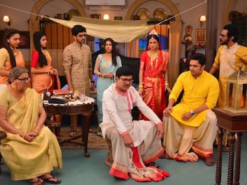 স্যোশাল মিডিয়া চরম ট্রোলের মুখে 'নিম ফুলের মধু'-র অভিনেত্রী! তাঁর সাজ অবাক সকলে