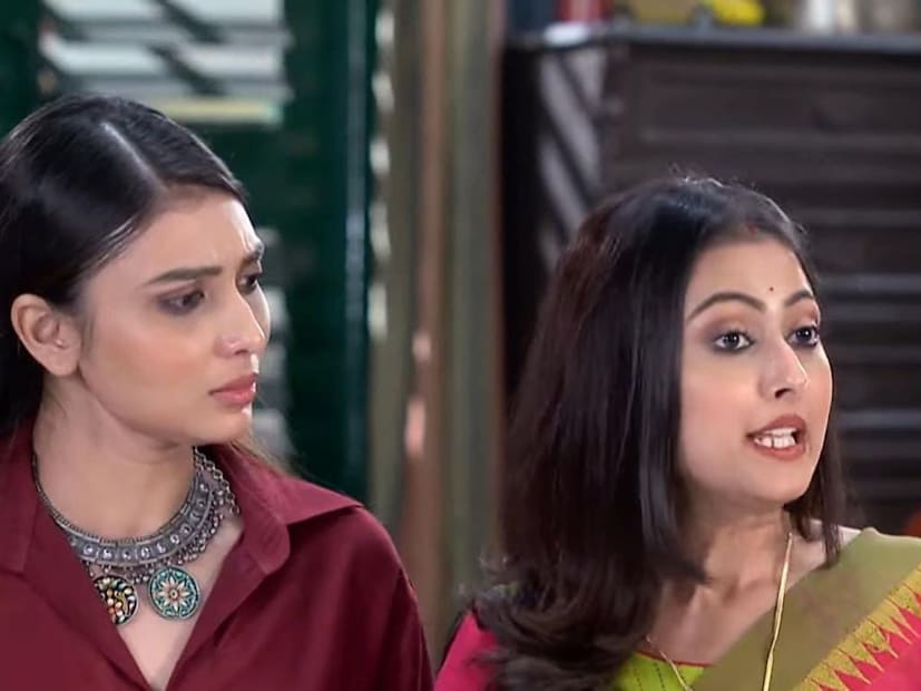 আর এই বিয়ের দৃশ্য দেখাতে গিয়েই বাঁধে বিপত্তি। সেখানে ইশার চরিত্রকে যে ভাবে বিয়ের সাজে সাজানো হয় তা দেখে নেটিজেনরা হাসিতে ফেটে পড়েন। আর তারপরই অভিনেত্রীকে নিয়ে শুরু হয় ট্রোল।