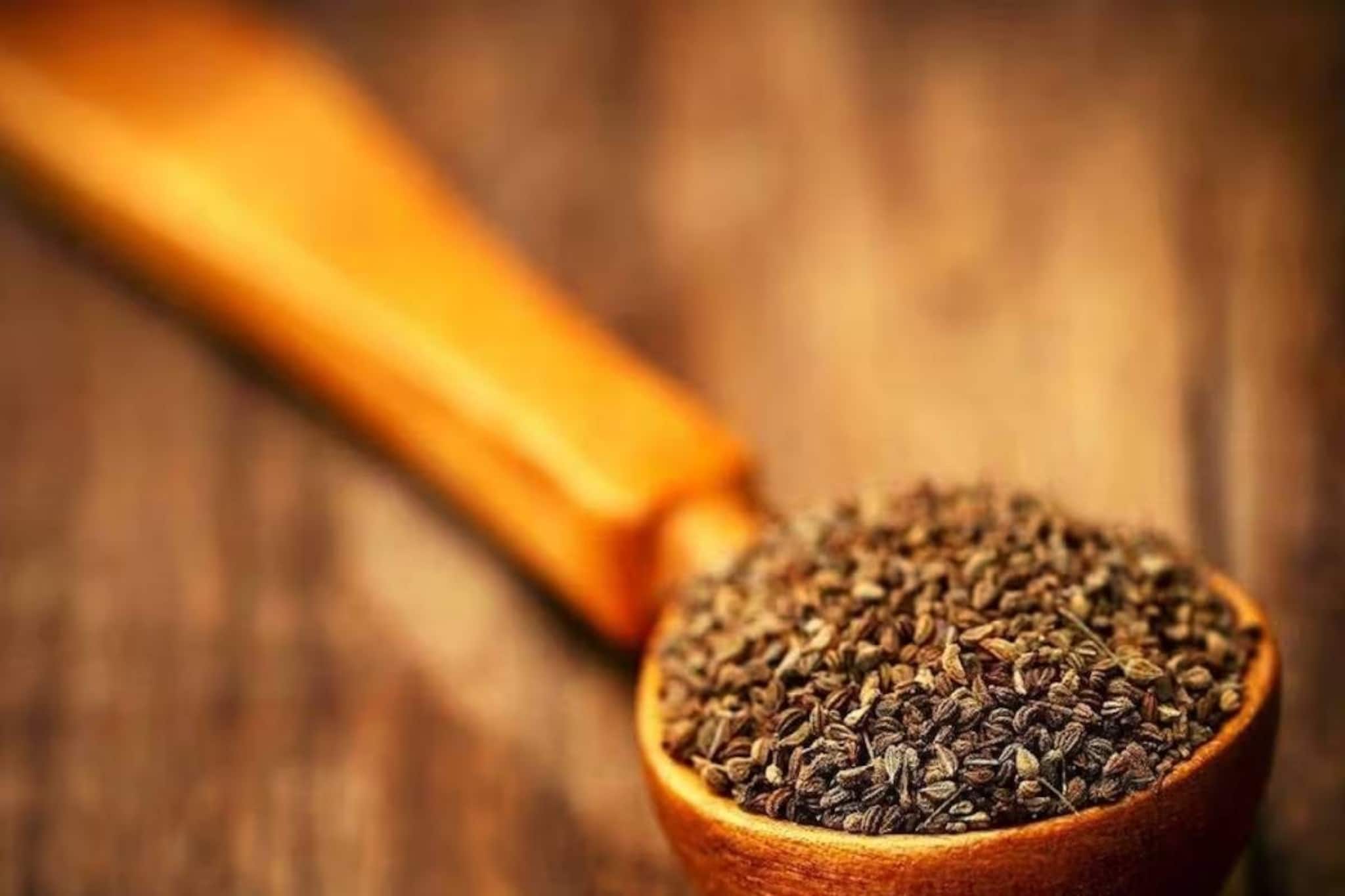 রোজ মুঠো মুঠো জোয়ান? জানুন কী সর্বনাশ হচ্ছে! এই মশলা কখন খুবই ক্ষতিকর, জানুন