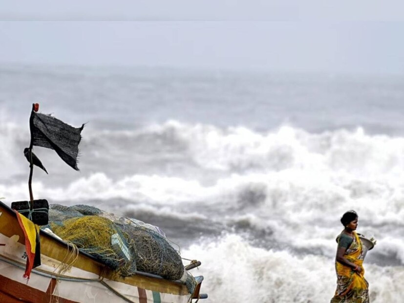 ফুঁসতে থাকা ঘূর্ণিঝড় মিগজাউম নিয়ে সতর্কতা জারি করেছে ভারতীয় মৌসম ভবন। মঙ্গলবার দক্ষিণ অন্ধ্রপ্রদেশ উপকূলে নেল্লোর এবং মছলিপত্তনমের মধ্যবর্তী অংশ দিয়ে বয়ে যাবে।