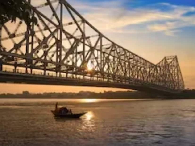 Bengal Weather Update: শেষ এক সপ্তাহ ধরেই শীতের দেখা নেই দক্ষিণবঙ্গের কলকাতা, দিঘা, বর্ধমান, দুই ২৪ পরগনা-সহ অন্যত্র। হাওয়া অফিসের রিপোর্ট অনুযায়ী, শনিবার থেকে নতুন করে একটি পশ্চিমী ঝঞ্ঝার সৃষ্টি হচ্ছে। 