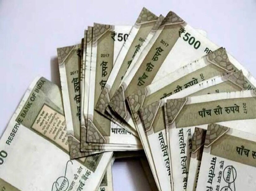 কন্যা রাশির জাতক জাতিকাদের জন্য বুধের গমন লাভজনক হতে চলেছে। এই সময়ে বুধ গ্রহের কারণে আপনার ব্যক্তিত্বের বিকাশ ঘটবে, যা কর্মক্ষেত্রে পরোক্ষে প্রভাব ফেলবে। নতুন বছরের প্রথম মাসে যাঁরা চাকরি খুঁজবেন, তাঁদের জন্য সুখবর আসতে চলেছে। সরকারি চাকরির জন্য প্রস্তুতি নিচ্ছেন এমন শিক্ষার্থীদের জন্যেও শুভ সময়৷ ২০২৪ সালের প্রথমার্ধে, আপনার স্ত্রীর কর্মজীবনে ভাল অগ্রগতি হবে এবং আপনার আর্থিক অবস্থারও উন্নতি হবে। বুধ গ্রহের কারণে লোকেরা আপনার চিন্তাভাবনা এবং কথার প্রশংসা করবে এবং মানুষের সাথে আপনার যোগাযোগও খুব কার্যকর হবে।