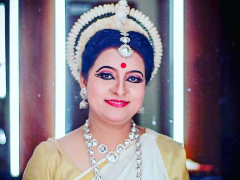 অনুরাগীদের সঙ্গে সেই ছবি ভাগ করে নিয়েছেন সৌরভ-জায়া। ছবিটি দিয়ে সকলের উদ্দেশ্যে লিখেছেন, 'কিফ-এর মহড়া চলছে। আপনাদের শুভ কামনা এবং আশীর্বাদ চাই।'