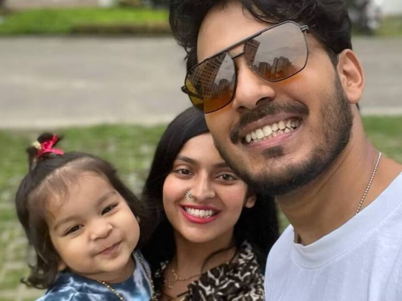 লকডাউনে সাধ খেয়েছিলেন মধুবনী। সেই নস্টালজিয়াই আরও একবার ছুঁয়ে দেখলেন তিনি। বাহারি সব মাছ, মাছের মাথা, নানা রকম ভাজা, মধুবনীকে পছন্দের সব পদ রেঁধে খাইয়েছিলেন তাঁর শাশুড়ি। সাজগোজ থেকে পেটপুজো, সবেরই ঝলক অনুরাগীদের সঙ্গে ভাগ করে নিয়েছেন অভিনেত্রী।