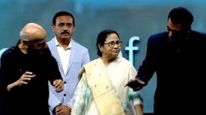 সলমন খান এবং মহেশ ভাটের সঙ্গে মমতা বন্দ্যোপাধ্যায় সলমন খান এবং মহেশ ভাটের সঙ্গে মমতা বন্দ্যোপাধ্যায়