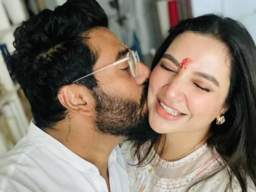 একরত্তিকে ঘিরেই আপাতত আবর্তিত রাজ চক্রবর্তী এবং শুভশ্রীর পৃথিবী। ইয়ালিনীকে উপহারে ভরিয়ে দিচ্ছে তার কাছের মানুষেরা।