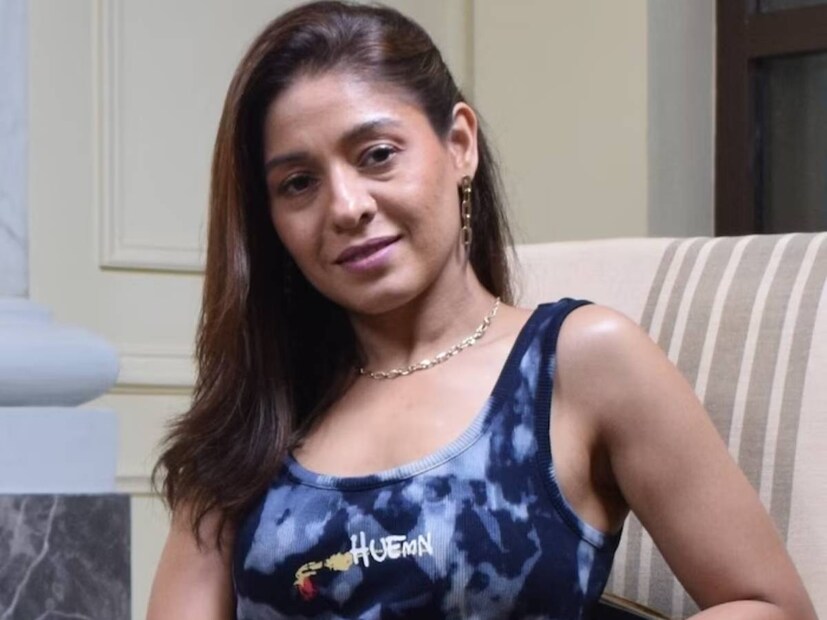 অনুরাগীদের কেউ কেউ বলেন, সুনিধির মুখটা একেবারে ফ্যাকাশে লাগে। ভেঙে যাওয়া গাল আর বসে যাওয়া চোখ দেখে অনেকেই প্রশ্ন করছেন, 'কী হয়েছে গায়িকার?'