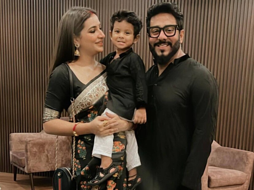 ৩০ নভেম্বর কন্যাসন্তানের জন্ম দেন শুভশ্রী। একরত্তিকে ঘিরেই আপাতত আবর্তিত রাজ চক্রবর্তী এবং শুভশ্রীর পৃথিবী। ইয়ালিনীকে উপহারে ভরিয়ে দিচ্ছে তার কাছের মানুষেরা।