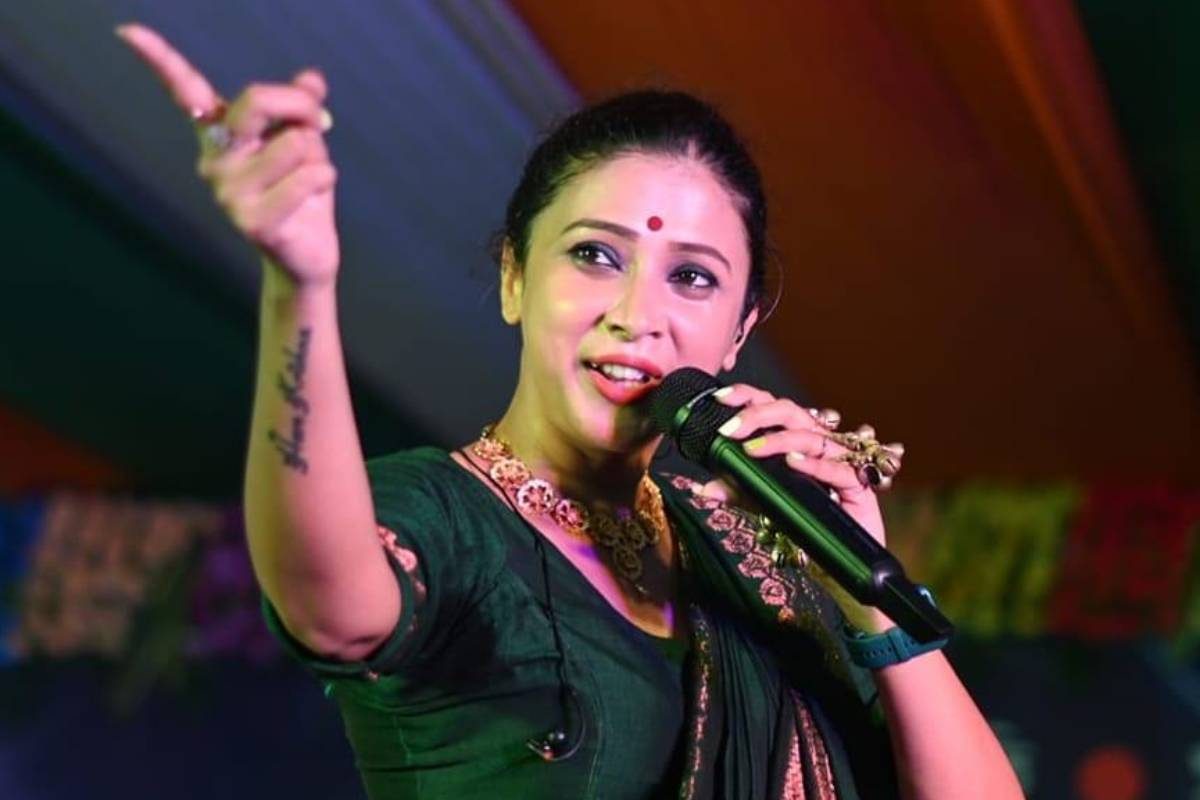 বুকের আঁচল সরে গিয়ে ট্রোলের শিকার পৌষালী, নেটিজেনদের তীব্র কটাক্ষের মুখে গায়িকা 2 Singer Poushali Banerjee: অনুষ্ঠানের পথে এ কী ঘটল! গাড়ি দুর্ঘটনার কবলে গায়িকা পৌষালী? কেমন আছেন এখন Singer Poushali Banerjees musicians met an accident – News18 বাংলা