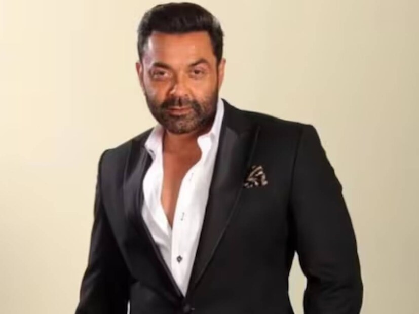 ‘‘দৃশ্যে আমরা তাকে জোরে জোরে নিশ্বাস নিতে বলেছিলাম। যখন সে তার কাছাকাছি আসে, আমরা প্রবল কৌতূহল নিয়ে বসে আছি। কী ঘটবে কী ঘটবে। কিন্তু দেখা গেল, সে কোনও প্রতিক্রিয়াই দিল না। বুঝলাম, আমরা ব্যর্থ।’’