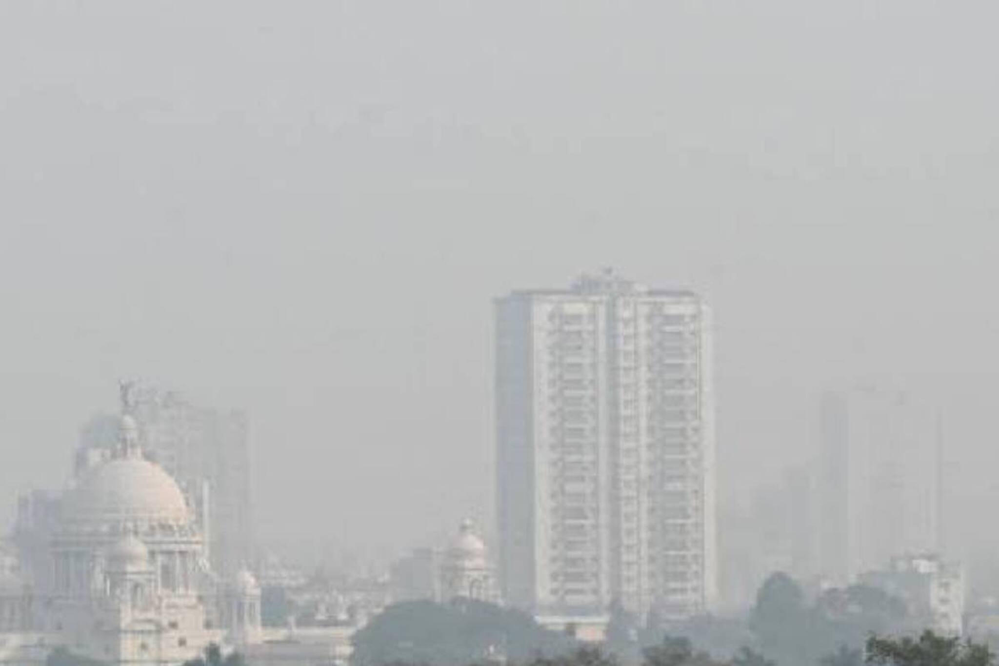 কলকাতার বায়ুদূষণের ছবিতে ধোঁয়াশার অভিযোগে স্বতঃপ্রণোদিত মামলা দায়ের