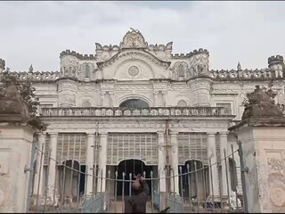 নবাবি দিনের বহু দলিলদস্তাবেজ-সহ ইতিহাসের বিভিন্ন সামগ্রী সংরক্ষণ করা রয়েছে এই প্যালেসে