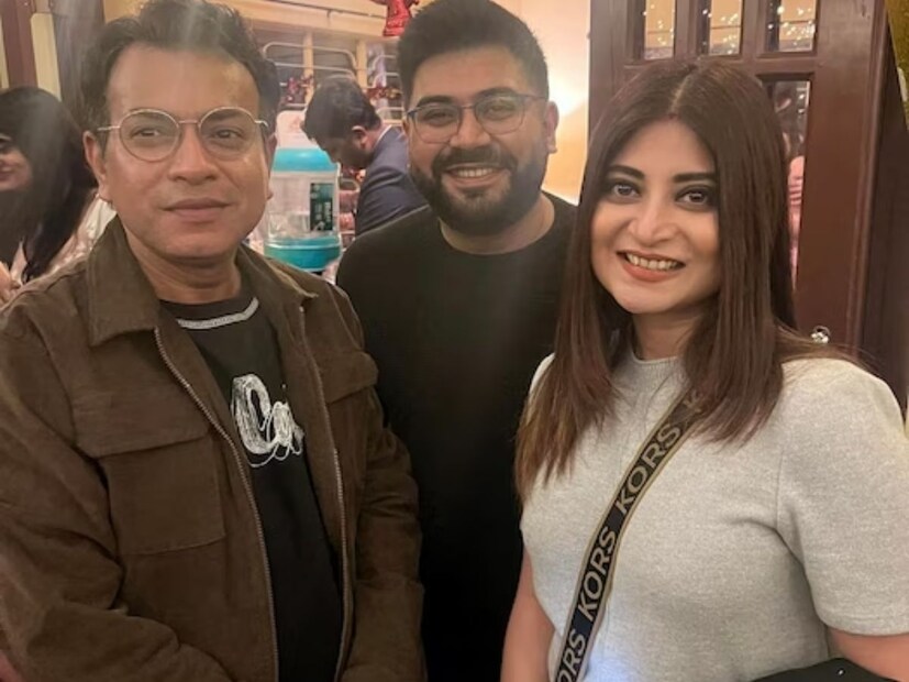 এছাড়া দেখা মিলল টলিউডের সদ্য বিবাহিত সন্দীপ্তার৷ সঙ্গে ছিলেন তাঁর স্বামী সৌম্য মুখোপাধ্যায়৷