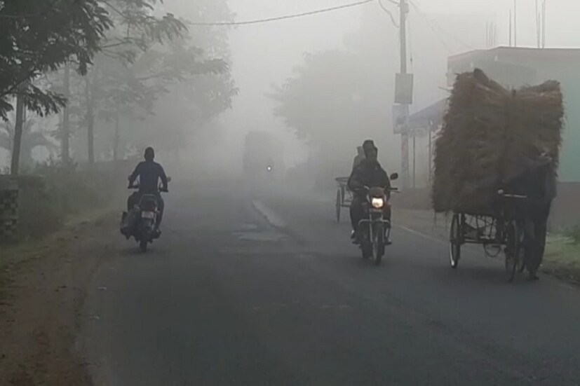 তবে, তার প্রভাবে বঙ্গে শীত আসবে কি না তা নিয়ে এখনও রয়েছে প্রশ্ন। আবহাওয়াবিদদের কথায় আপাতত জাঁকিয়ে শীত পড়ার সম্ভাবনা কলকাতায় নেই। 