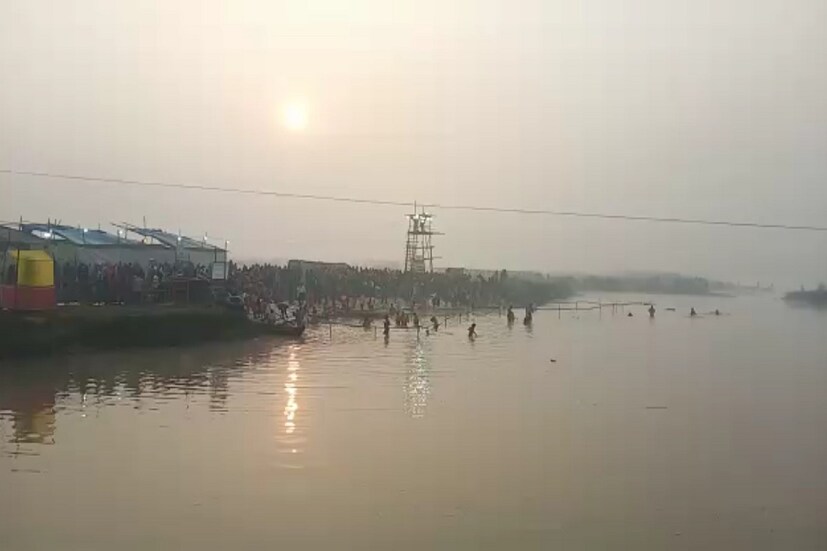 *উত্তরবঙ্গের জেলাগুলির মধ্যে দার্জিলিং ও কালিম্পংয়ে সামান্য বৃষ্টির সম্ভাবনা রয়েছে। বাকি জেলার আবহাওয়া শুষ্ক থাকবে। তাপমাত্রার বিশেষ হেরফের হবে না। তীব্র ঠান্ডার আমেজে এই মুহূর্তে গা ভাসাচ্ছে না উত্তরবঙ্গের বাসিন্দারাও। প্রতিবেদনঃ শর্মিষ্ঠা ব্যানার্জি। 