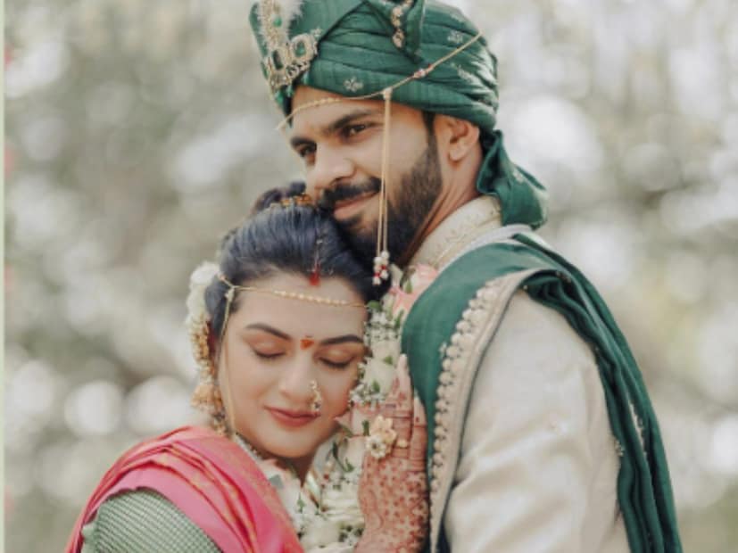 ঋতুরাজ গায়কোয়াড়: ২০২৩ সালের ৩ জুন বিয়ে করেন টিম ইন্ডিয়ার ওপেনার ঋতুরাজ গায়কওয়াড়। নিজের দীর্ঘ দিনের বান্ধবী উৎকর্ষ পাওয়ারকে বিয়ে করেন। ঋতুরাজের স্ত্রী-ও একজন ক্রিকেটার এবং মহারাষ্ট্র মহিলা দলের হয়ে ঘরোয়া ক্রিকেট খেলেন।