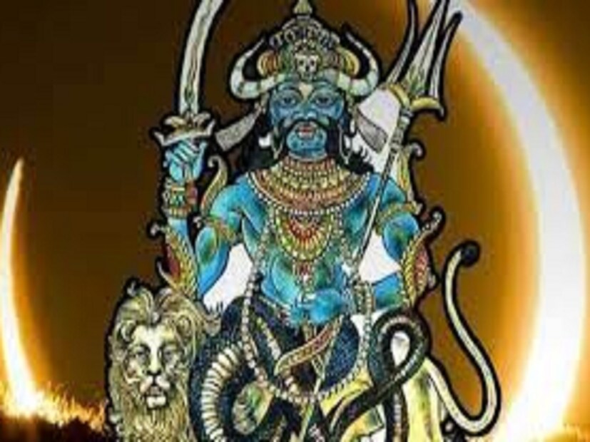 পরমজিৎ কুমার, দেওঘর: সবাই চায় নতুন বছর ভাল কাটুক। হাতে আর কয়েক দিন। গ্রহ-নক্ষত্রের দৃষ্টিকোণ থেকে নতুন বছরের বিশেষ কিছু ঘটার সম্ভাবনা। কারণ অনেক বড় গ্রহই রাশি পরিবর্তন করতে চলেছে। তৈরি হচ্ছে একাধিক রাজযোগ। এর মধ্যে কিছু শুভ, কিছু অশুভ। বুধ ও রাহু নতুন বছরে একসঙ্গে এক জায়গায় আসতে চলেছেন। দেওঘরের জ্যোতিষী বলছেন, বুধ ও রাহুর মিলন জড়তা যোগের সৃষ্টি করে। এই যোগ অনেক রাশির জন্য নেতিবাচক হতে পারে।