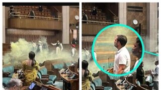 সংসদ ভবনের ভিতরে বুধবারের ঘটনার সময় রাহুল গান্ধি৷ সংসদ ভবনের ভিতরে বুধবারের ঘটনার সময় রাহুল গান্ধি৷