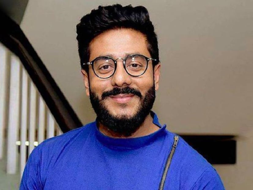 অনেকেই মনে করছেন জীবনের নতুন ইনিংস শুরু করতে চলেছেন পরিচালক। প্রথম হিন্দি সিনেমার জন্য তিনি গিয়েছেন মুম্বইতে। 