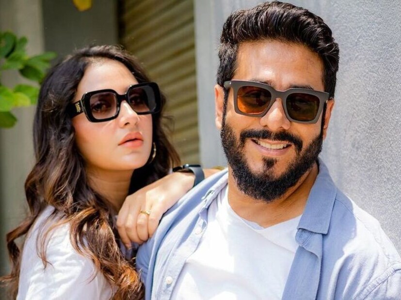 বাড়িতে নেই রাজ, শুভশ্রী কাঁধেই ইয়ালিনি আর ইউভানের দায়িত্ব। এয়ারপোর্টে তোলা একটি সেলফি ইনস্টাগ্রামের স্টোরিতে শেয়ার করে নেন রাজ। আর সেই স্টোরি শুভশ্রী নিজের স্টোরিতে শেয়ার করে একটি চুমুর ইমোজি দিয়েছেন। 