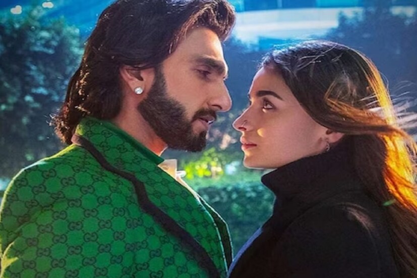 ১৯৮৩ সালে বিশ্বকাপে ভারতের ঐতিহাসিক জয়গাথাই ছিল ওই ছবির মূল উপজীব্য। তবে ভক্তদের প্রত্যাশা অনুযায়ী ছবি বক্স অফিসে তেমন ভাল ফল করতে পারেনি। বড় বাজেটের ছবি হওয়া সত্ত্বেও মাত্র ১৯৩ কোটি টাকা আয় করেছিল ৮৩। বলা হয়, ছবিটির গড় আয় খুবই কম ছিল। মূলত ওই সময় কোভিড নিষেধাজ্ঞার কারণেই এমনটা হয়ে থাকতে পারে।এরপরে রণবীরের আরও দু’টি ছবি ‘সার্কাস’ এবং ‘জয়েশভাই জোরদার’-ও বক্স অফিসে মুখ থুবড়ে পড়ে। তবে তারপরেই মুক্তি পায় সুপারহিট ‘রকি অওর রানি কি প্রেম কাহানি’। করণ জোহর পরিচালিত এই ছবিটি ১৫০ কোটি টাকারও বেশি আয় করেছে।