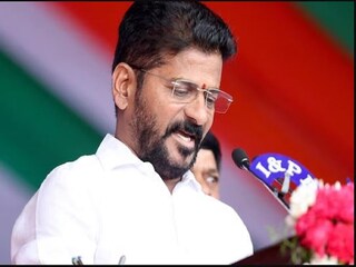 তেলঙ্গানার দ্বিতীয় মুখ্যমন্ত্রী হিসেবে শপথ নিলেন রেভান্থ রেড্ডি৷ 