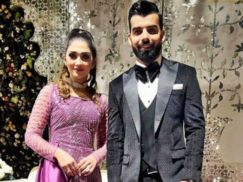 শাদাব খান: ২০২৩ সালের শুরুতেই ২৩ জানুয়ারি বিয়ে করেন পাকিস্তান দলের তারকা স্পিনার অলরাউন্ডার শাদাব খান। পাকিস্তানের প্রাক্তন তারকা স্পিনার সাকলাইন মুস্তাকের মেয়ে মালাইকা সাকলাইনকে বিয়ে করেন শাদাব।