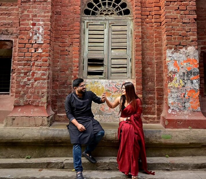 *বিয়ে এবং রিসেপশন হয়েছে একইদিনে। ফলে এ দিনের সন্ধে ছিল তারকাখচিত। উপস্থিত ছিলেন প্রসেনজিৎ চট্টোপাধ্যায়, আবীর চট্টোপাধ্যায়, টোটা রায়চৌধুরী, সৌরভ বন্দ্যোপাধ্যায়, গৌরব চট্টোপাধ্যায়, রাজদীপ গুপ্ত, অভিনেত্রী ত্বরিতা চট্টোপাধ্যায়, দিতিপ্রিয়া রায়, অনিন্দিতা বসু, উষশী রায়, সোহিনী সরকার-সহ আরও অনেকে।