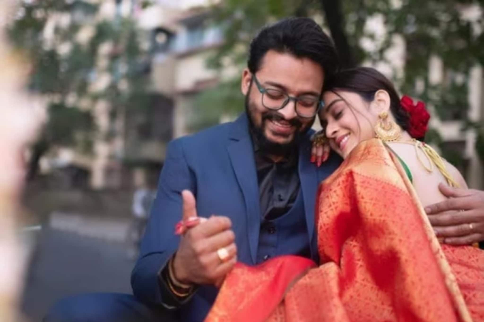 ইলিশ, চিংড়ি, মাটন...রুপোর থালায় ষষ্ঠীপালন! দর্শনার মামাবাড়িতে সৌরভের জামাই-আদর