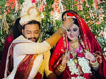 বধূবরণের পর দর্শনাকে যা করলেন সৌরভের মা! ভিডিও প্রকাশ্যে আসতেই হইচই নেটপাড়ায়